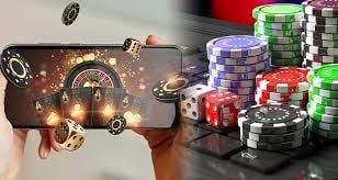 မြန်မာ Esports ကစားသူများ fattbet apk ဖြင့် MLBB ပြိုင်ပွဲ live betting ကစားနေပုံ