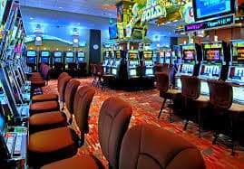 မြန်မာ ကစားသူများ fattbet apk ကို APP ဖြင့် ကစားနေပုံ